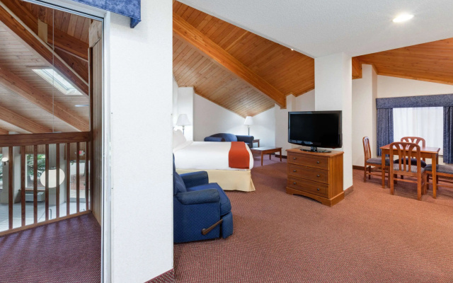 Baymont by Wyndham Howell/Brighton