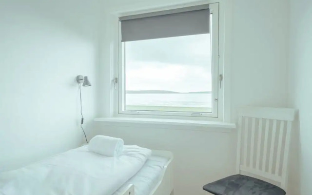 Sea View Apt / Central / Spacious / Free Parking