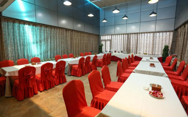 Chonpines Hotels·Caoqiao Metro Station