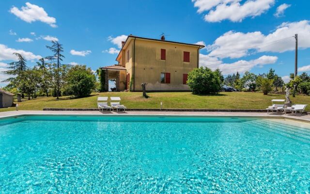 Exotic Villa in Sinalunga With Swimming Pool