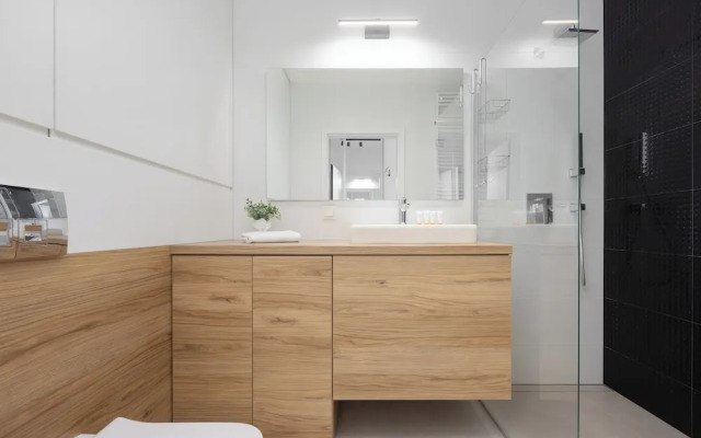 Green Apartment with Parking by Renters