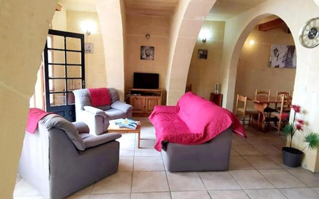 3 bedrooms villa with private pool and wifi at Qala