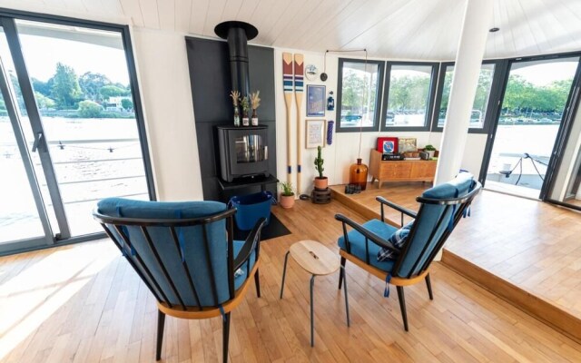 Péniche Carpe Diem La Rivière House