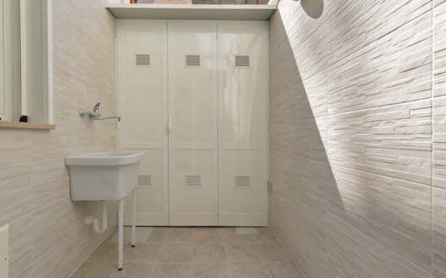 2252 Suite 79 by Barbarhouse