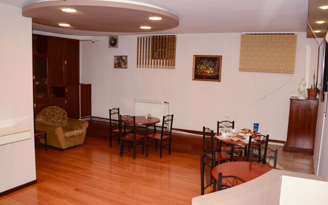 Prime Hotel & Hostel