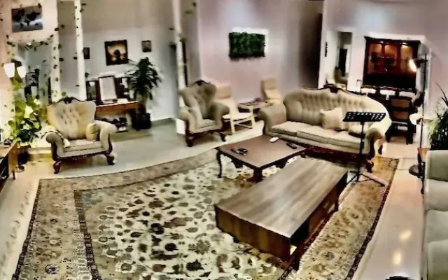 Shearing With Owner 5-bed Apartment in Sib