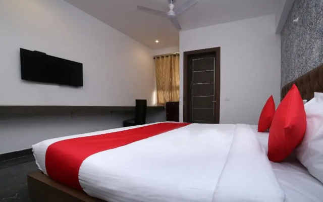 Hotel Pine By OYO Rooms