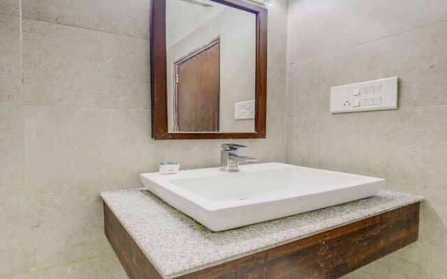 OYO 9553 Hotel Kings Plaza