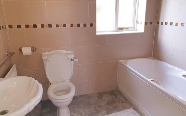 Lovely 4-bed , 3 Bath Villa in Bolton, Manchester