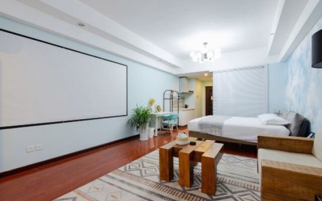 Quzhu City Homestay (Shiyan Wanda Plaza Branch)