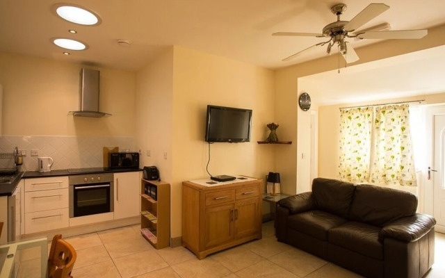 Treetops Cottages & Spa
