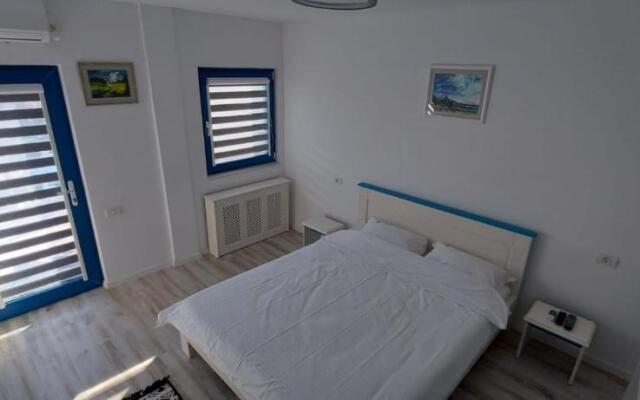 Delta Summer House Crisan