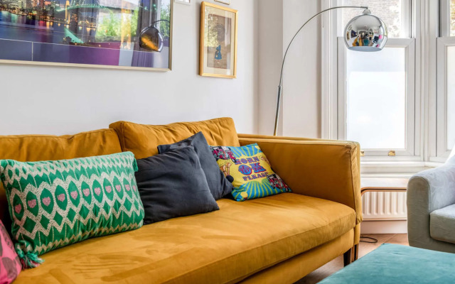 Ealing's Cozy Garden Retreat