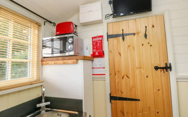 Shepherds Hut - The Hurdle