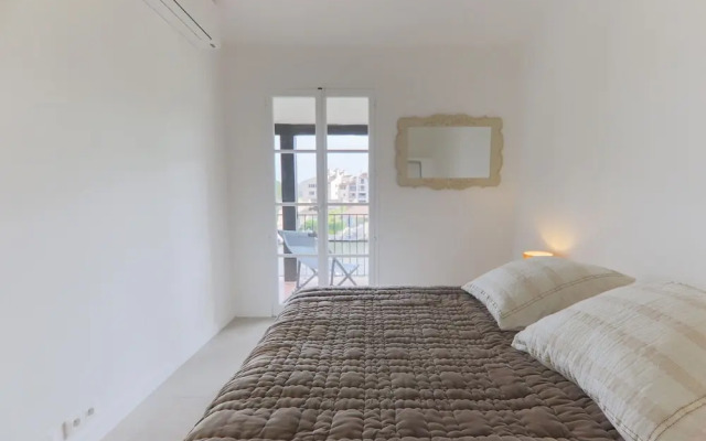 Air-conditioned Apartment Near Beach