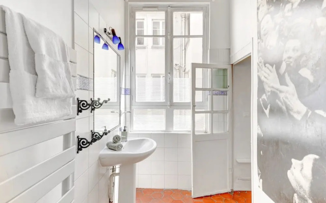 Charming 1BR Near Latin Quarter