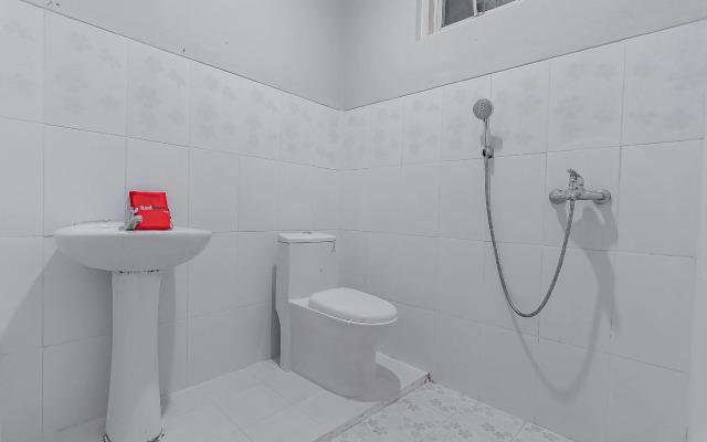 RedDoorz Plus @ Bukit Cinta Street