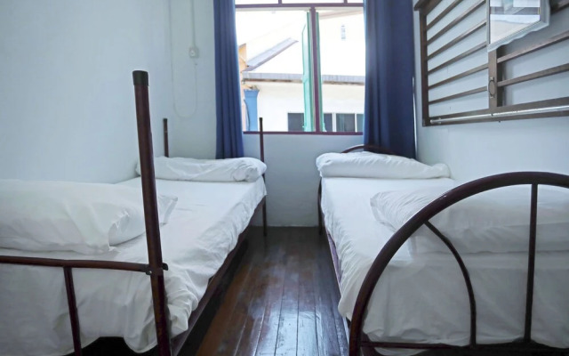 OYO 90571 Red Door Homestay