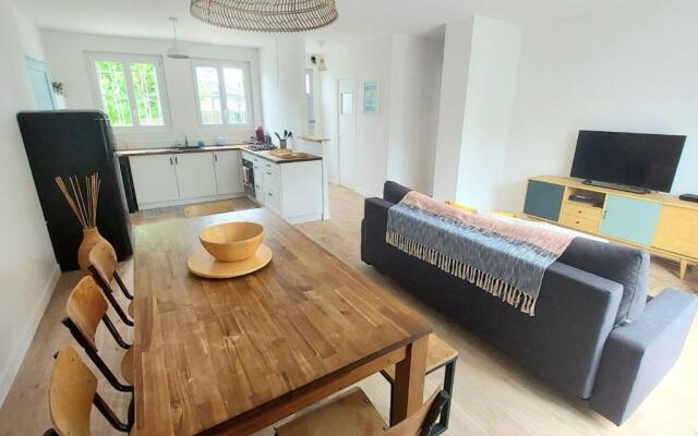 House 90 M With Pool And Garden