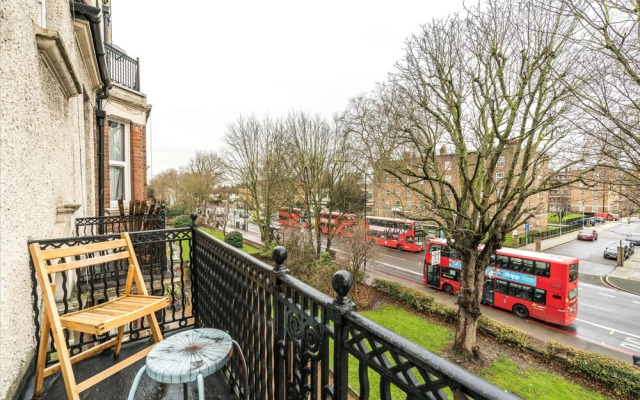 A Lovely, Bright and Airy, 3-bedroom Family Home