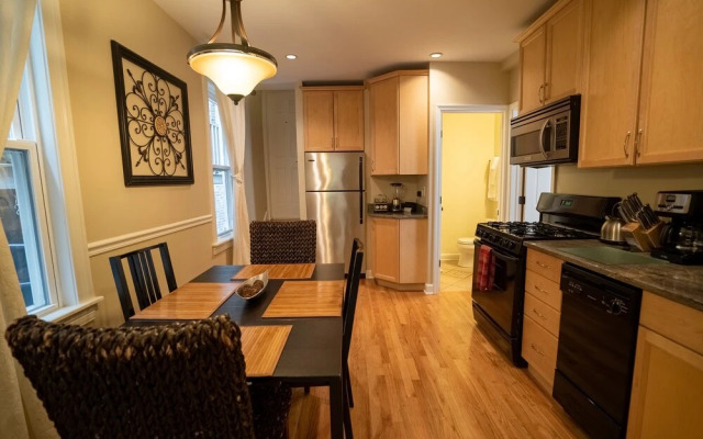 Old Town Suites Operated by Roscoe Village Guesthouse