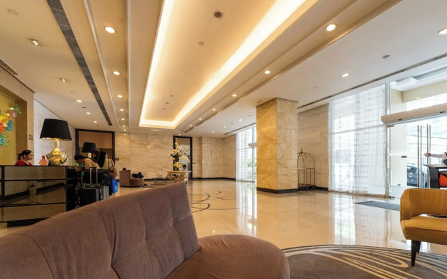 Luxe Suite With 180 Stunning City Views