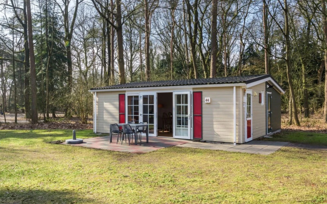 Tasteful Chalet With Combi-microwave, Next to a Nature Reserve