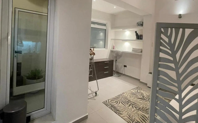 Valletta most central studio apartment 16th-Century building