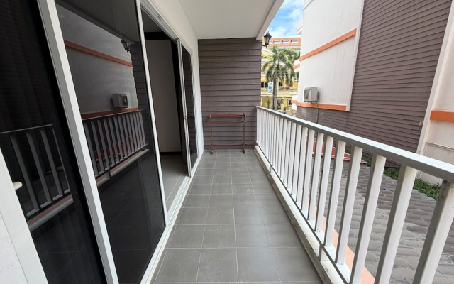 Pool-view Studio With Balcony - Nordic VIP 3, Pratumnak