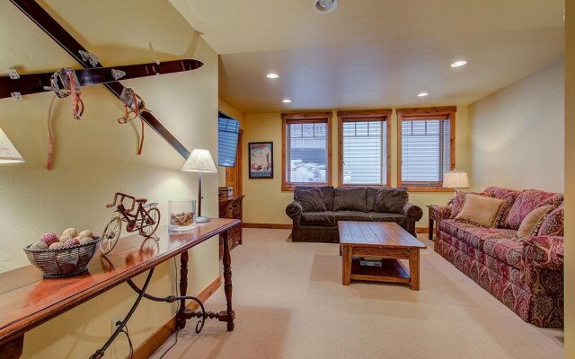 Coopers Collection 13 - Lowell Avenue Getaway