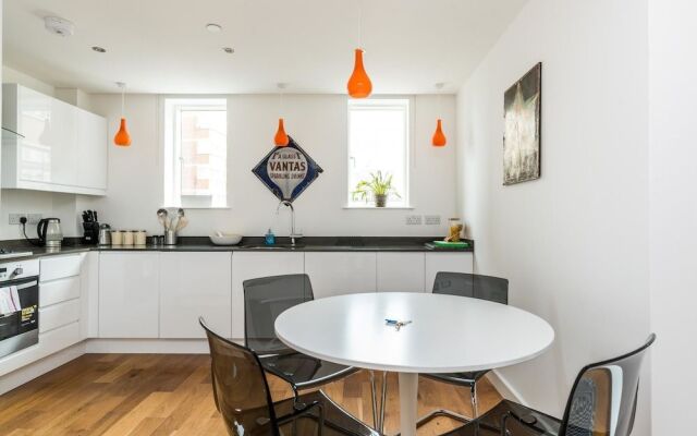 NEW Modern 2BD Flat in Shoreditch With Balcony