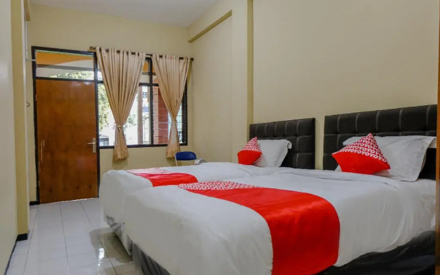 OYO 1342 Uniga Malang Family Residence