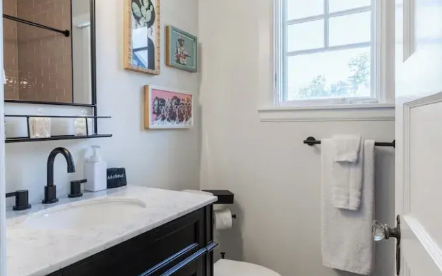 Remodeled 1920s Bungalow & Retro Casita