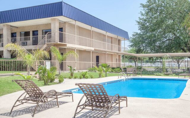 Courtyard Hotel & Event Center