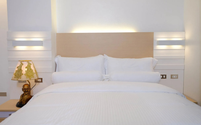 Heroes Hotel