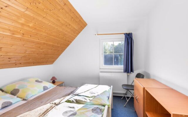 Holiday Hill 25616