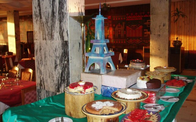 Aracan Eatabe Luxor Hotel