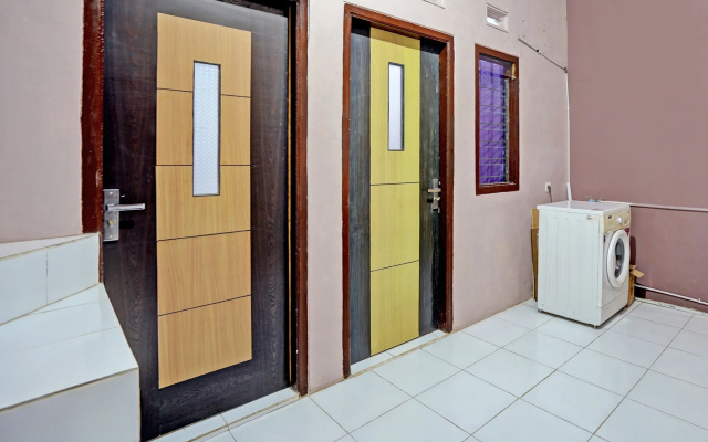 Hotel O Sobat Ijen HomestayNearSungai Prengsengan