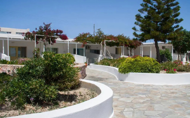 Parasporos Village