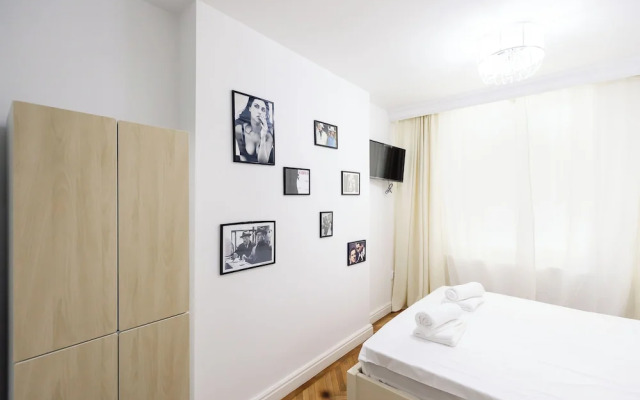 Bucharest Studios New York Room