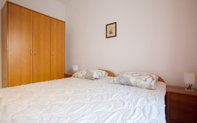 Beautiful Apartment in Petrcane With Wifi and 2 Bedrooms