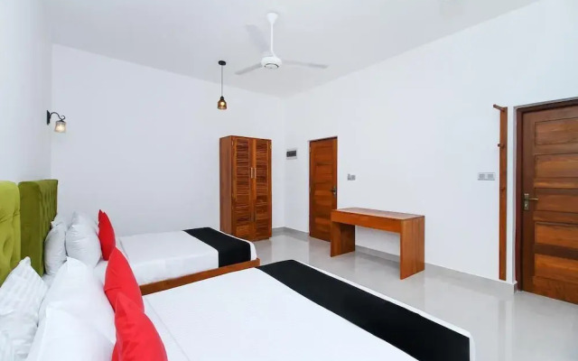 Capital O 470 J Leaf Hotel