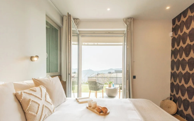 Pureview Luxury Suites, with breakfast & pool