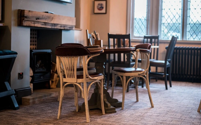 Cat & Lion Country Pub and Hotel
