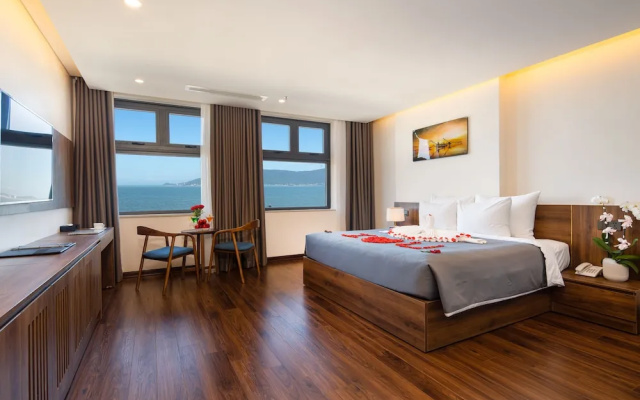 Avenis Hotel