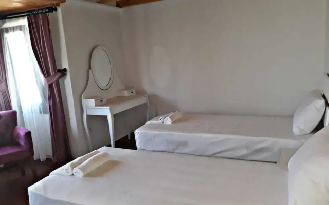 Karyada Hotel