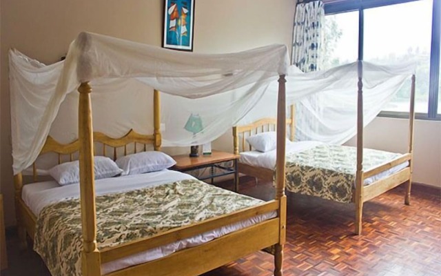 Bunyonyi Safaris Resort