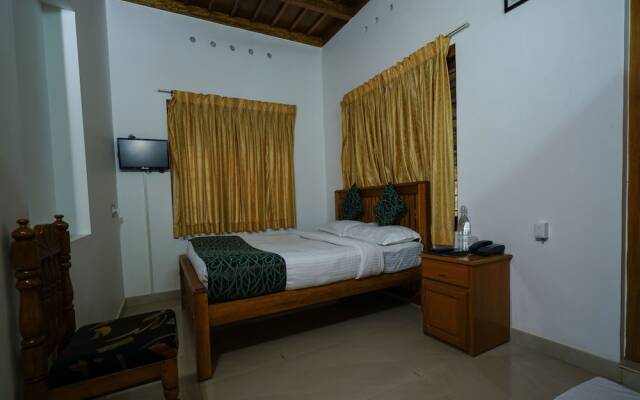 OYO 12026 Planter's Villa