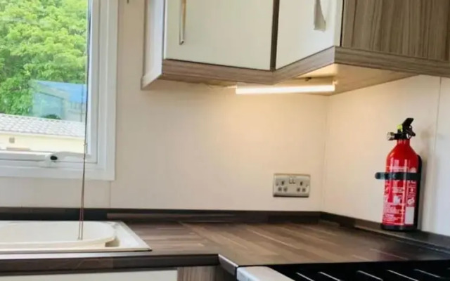 Luxury Caravan Only 10 Mins From the Beach