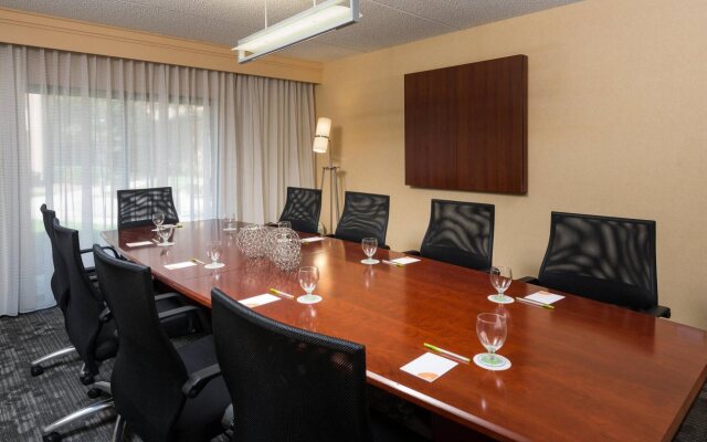 Courtyard by Marriott Chicago Wood Dale